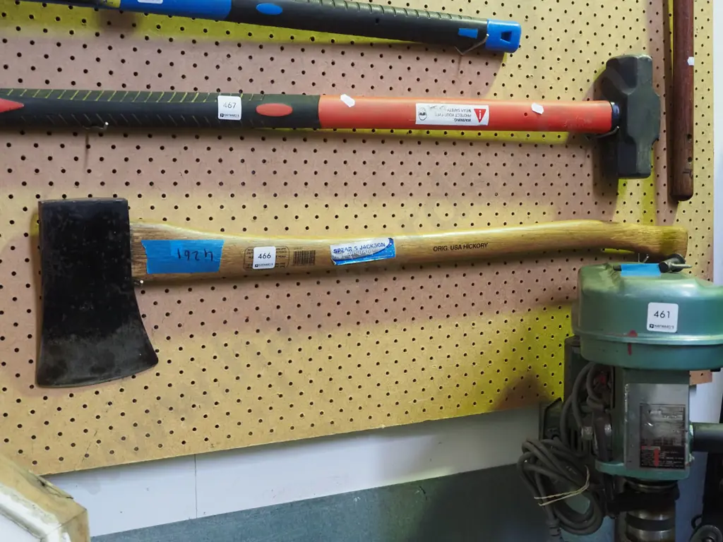 Spear and Jackson 4.5lb axe Image 1++
