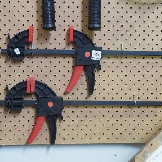 2x quick release clamps