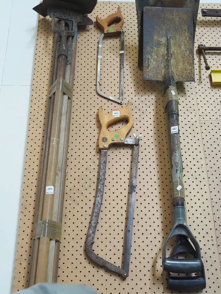 2x bone saws - green dots Image 1++