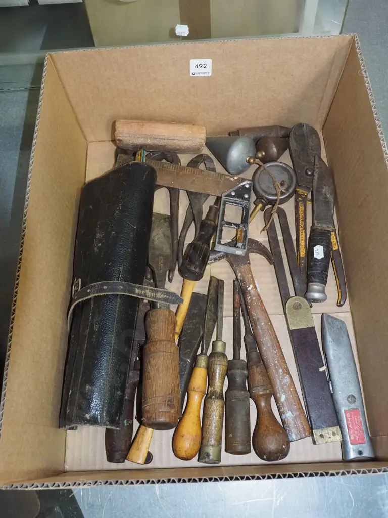 box of vintage tools - tin snips, hammers etc Image 1++