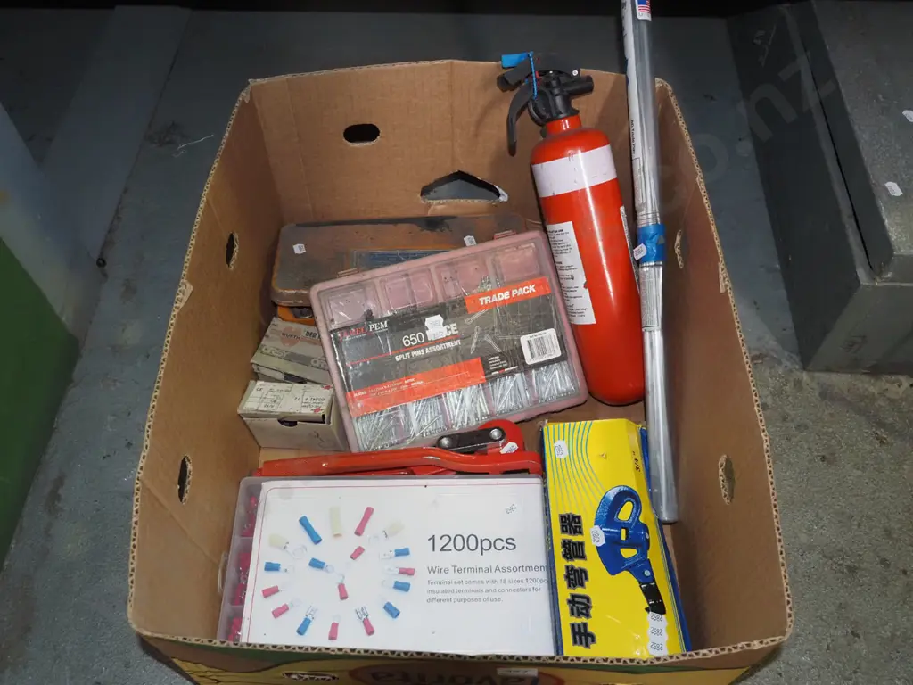 box; wire terminals, split pins, fire extinguisher etc Image 1++