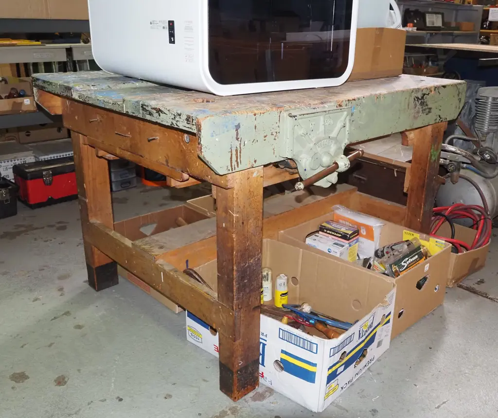 school woodworking bench with 2x quick release vices H800 W1220 D900 Image 1++