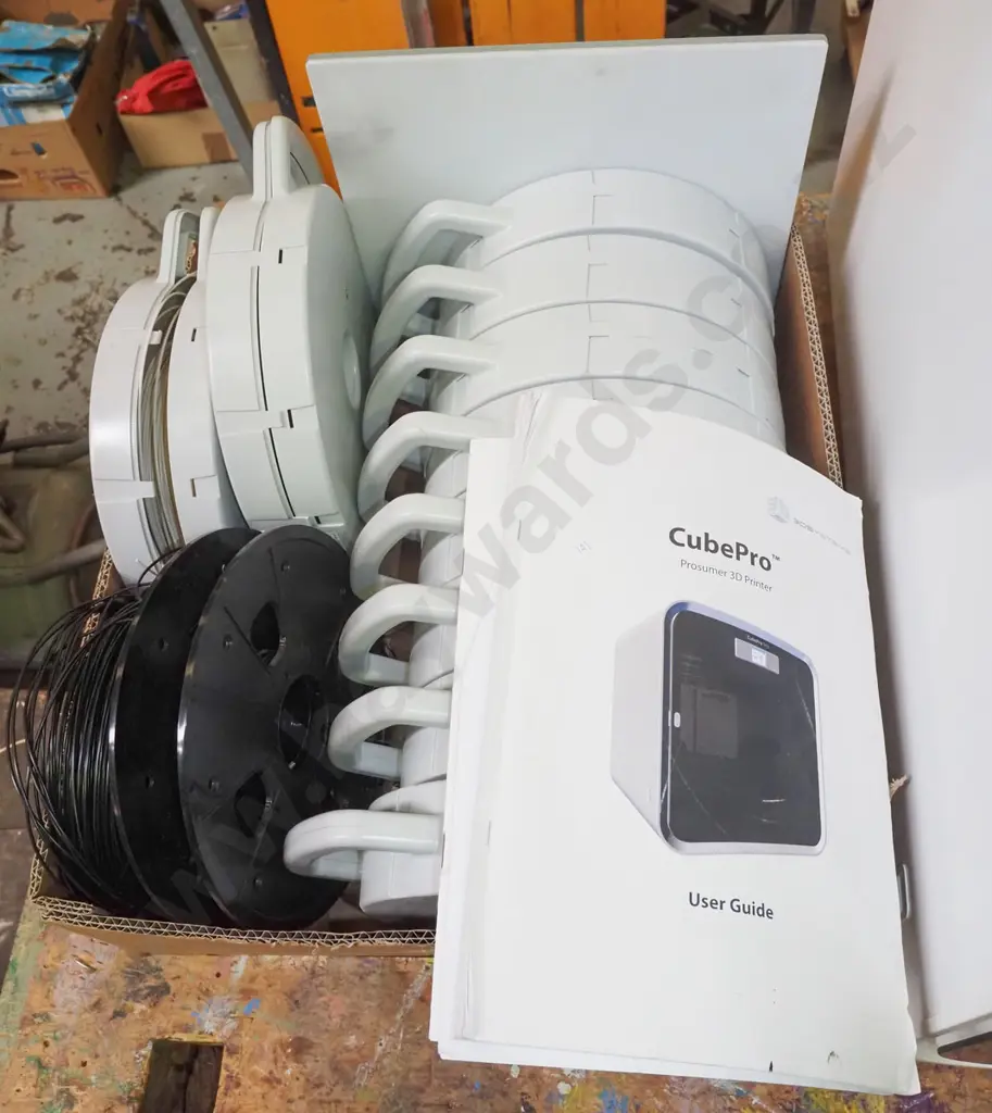 Cube Pro Duo 3D printer with a box additional 3D filaments - blue dots Image 1++