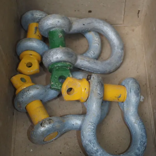 box of D shackles