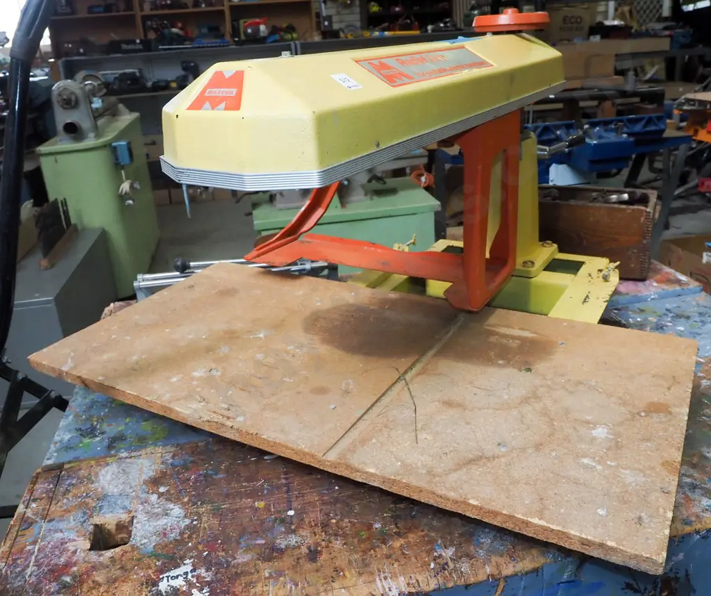 radial arm portable electric hand saws Image 1++