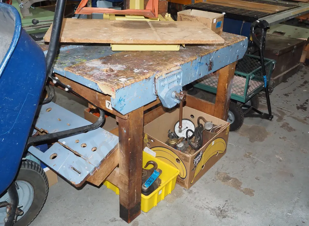 school woodworking bench with 2x quick release vices H800 W1220 D900 Image 1++