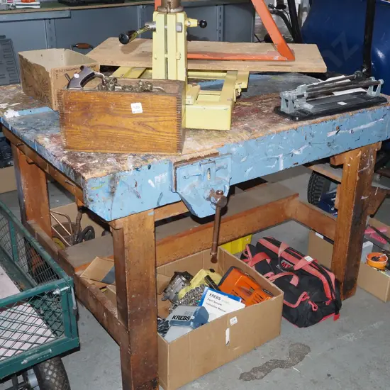 school woodworking bench with 2x quick release vices H800 W1220 D900