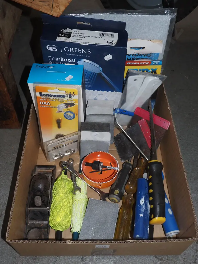 box; shower head, gas can, digital recorder, hand planes etc Image 1++