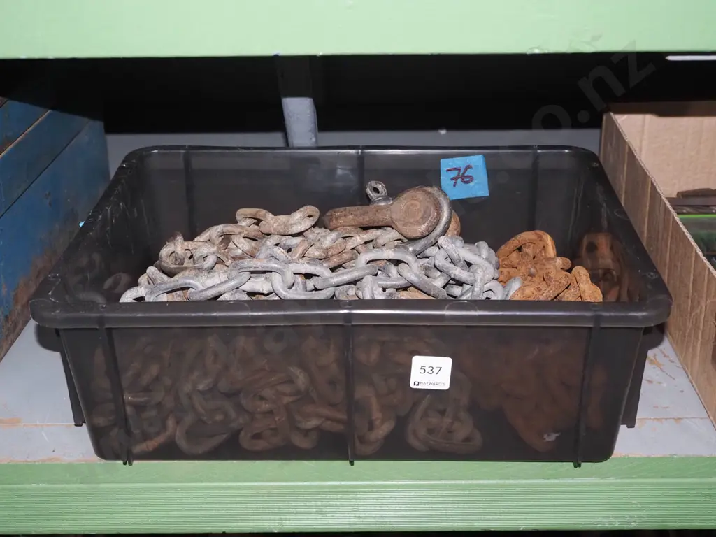 plastic tub and chains, D shackle Image 1++