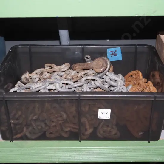 plastic tub and chains, D shackle