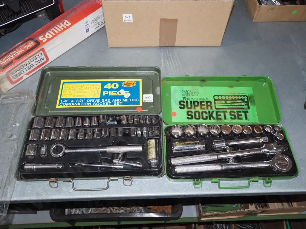 2x socket sets - red dots Image 1++