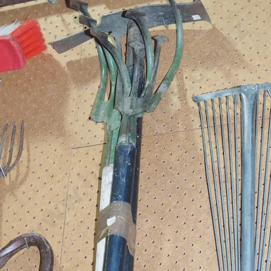 2x garden cultivators, mattock