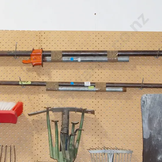 pair of pipe clamps L1060