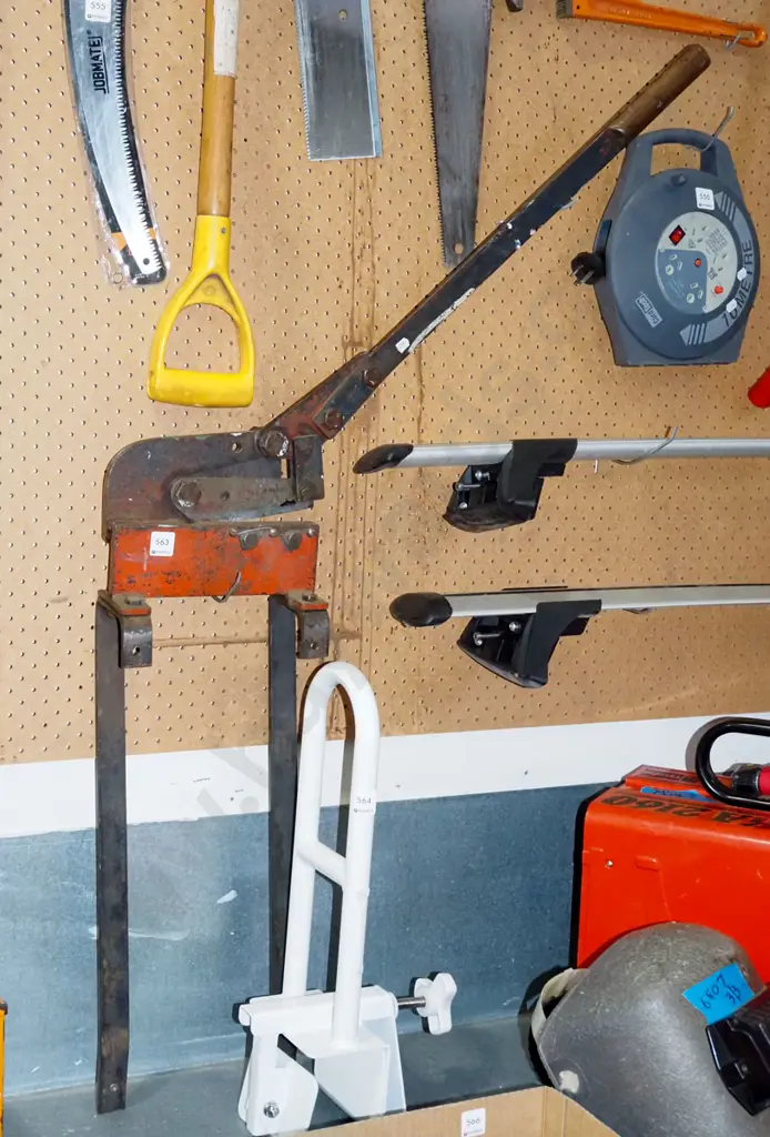 metal guillotine Image 1++