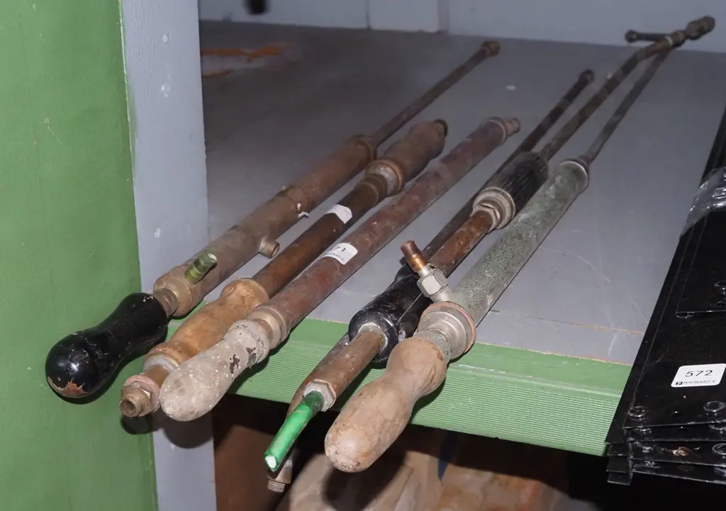 assorted vintage garden spray handled and nozzles Image 1++