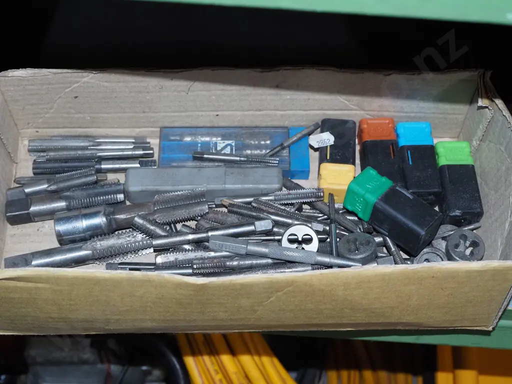 box; various pipe threads Image 1++