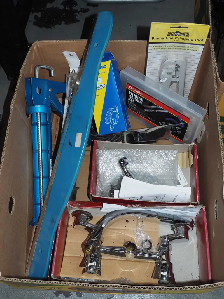 box; crimping tools, tap ware, thread repair kit etc Image 1++