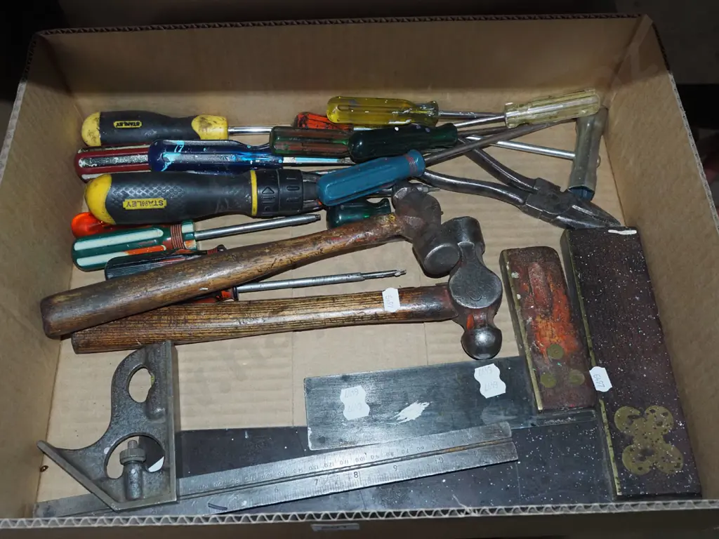 box; screwdrivers, builder's square hammers etc Image 1++