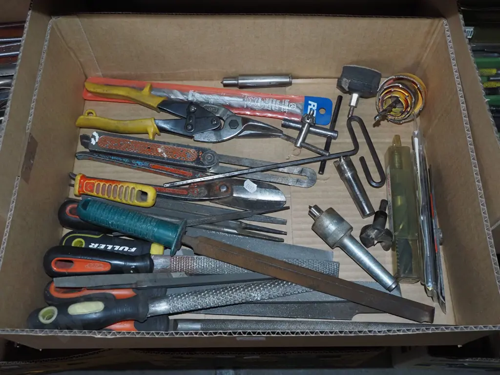 box; tin snips, angle finders, files etc Image 1++