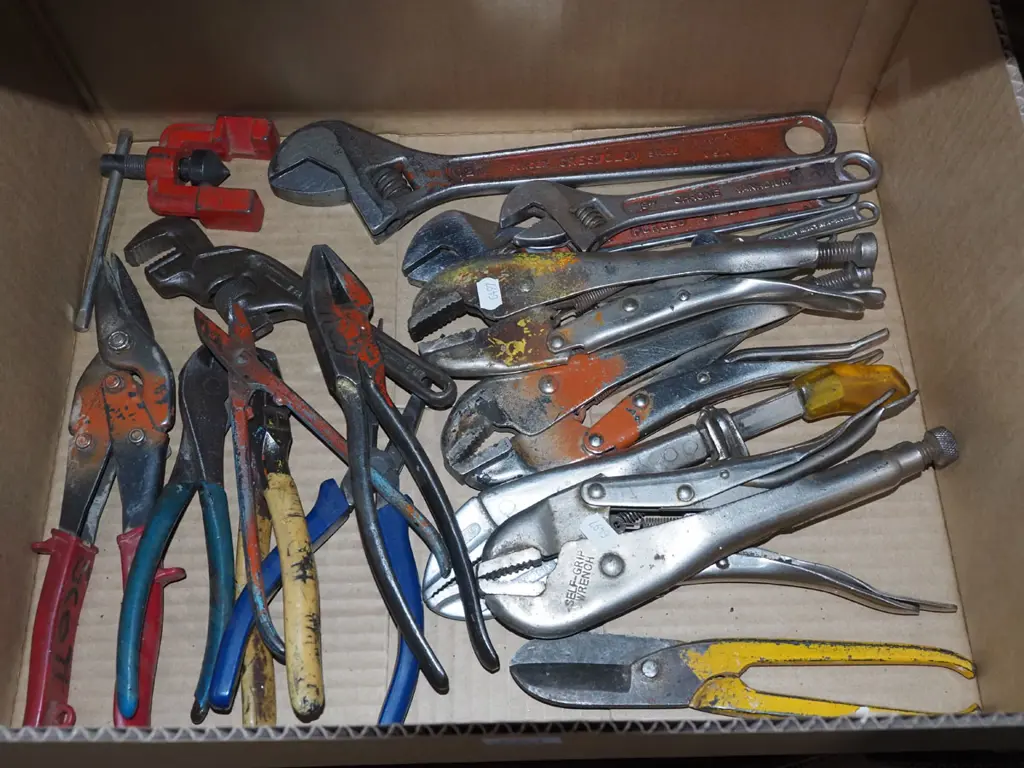 box; vice grips, pliers, crescents etc Image 1++
