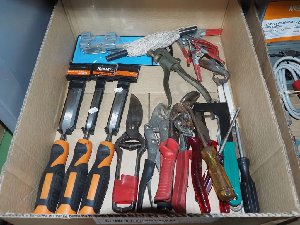 box; chisels, tin snips, string line etc Image 1++