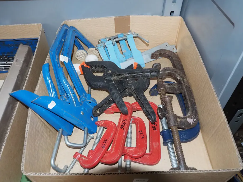 box; various clamps Image 1++
