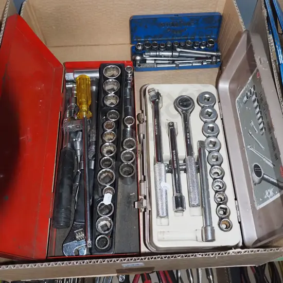 box; 3x socket sets