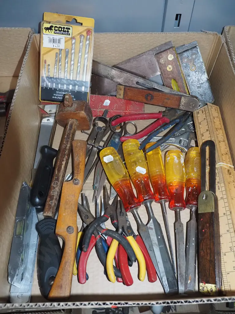 box; builder's square, chisels, pliers etc Image 1++