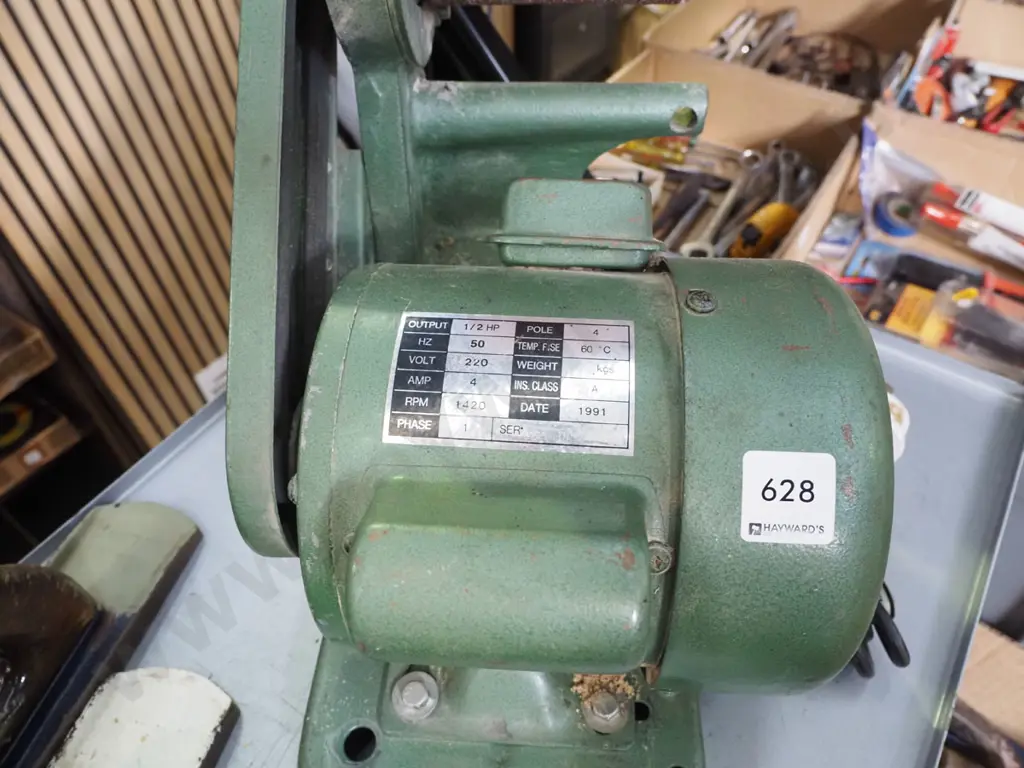 wall mounted sanding station Image 1++