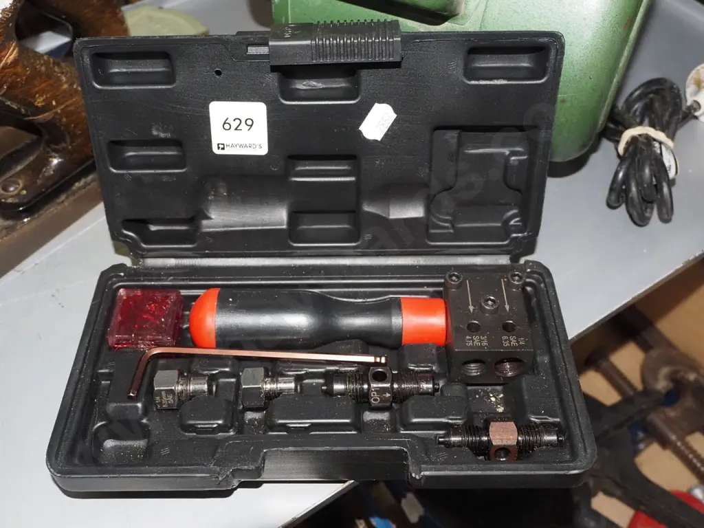 cased manual dual brake flaring tool system Image 1++