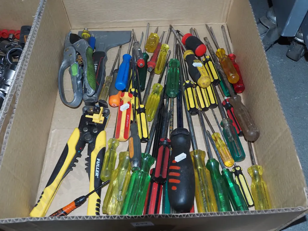 box; screwdrivers, wire strippers etc Image 1++