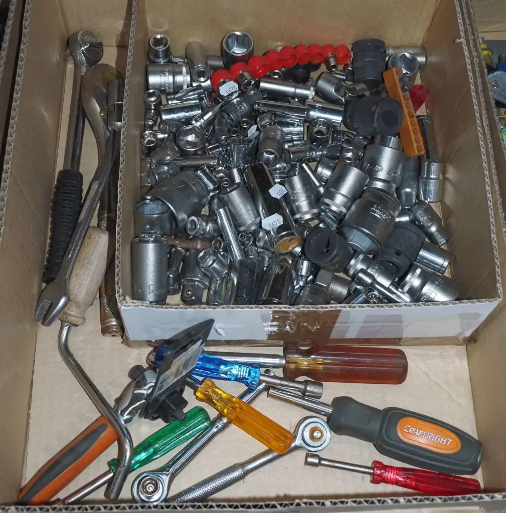 box; ratchets, sockets etc Image 1++