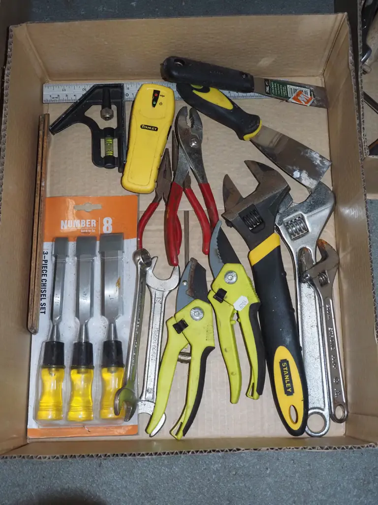 box; adjustable crescents, secateurs, chisels etc Image 1++