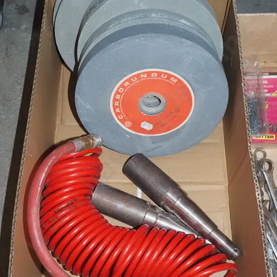 box; grinding wheels, air hose, 2x stub axles