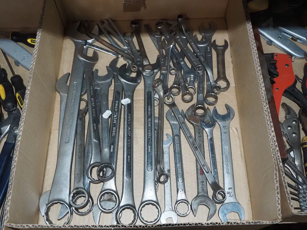 box; ring and open ended spanners Image 1++