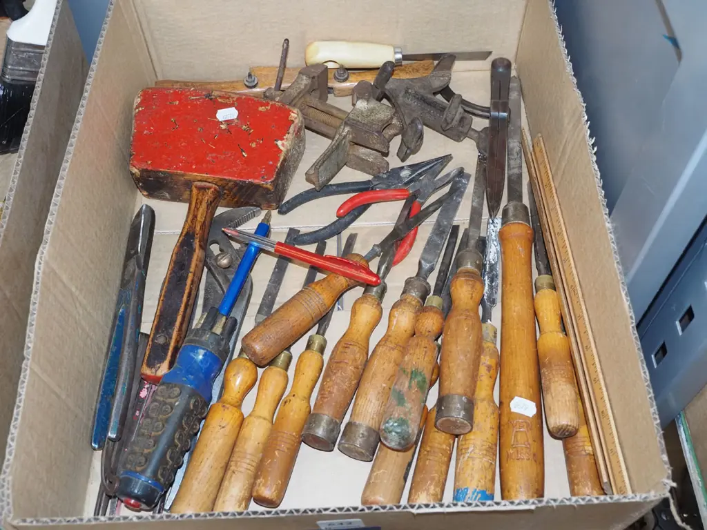 box; chisels, tin snips, wooden mallet etc Image 1++