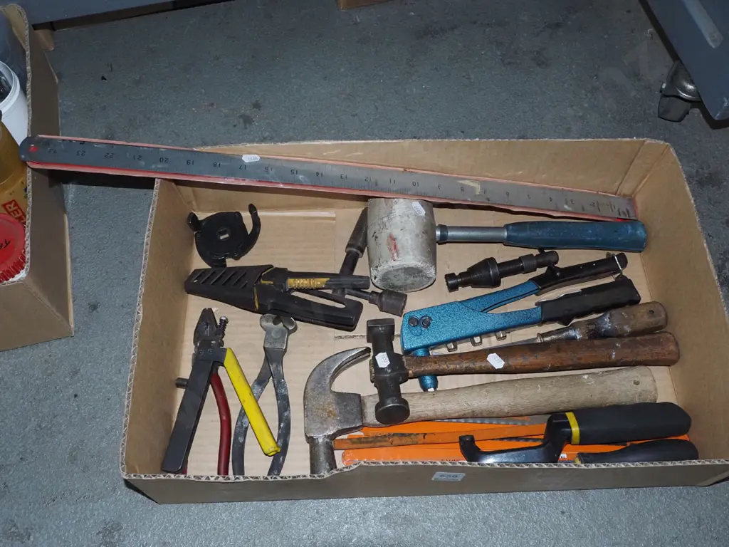 box; hammers, pliers, riveter etc Image 1++