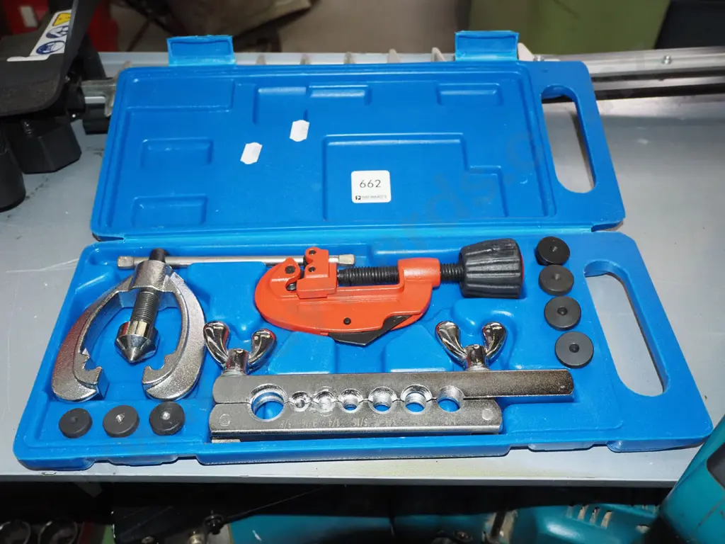 cased pipe flaring kit Image 1++