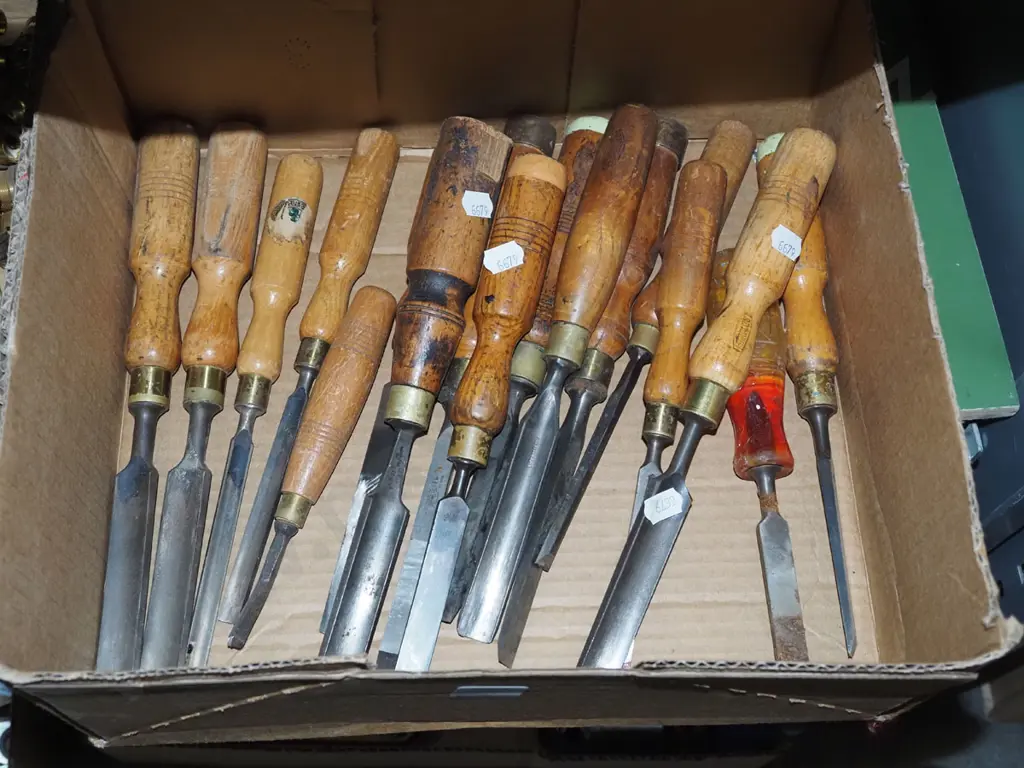 box of chisels Image 1++