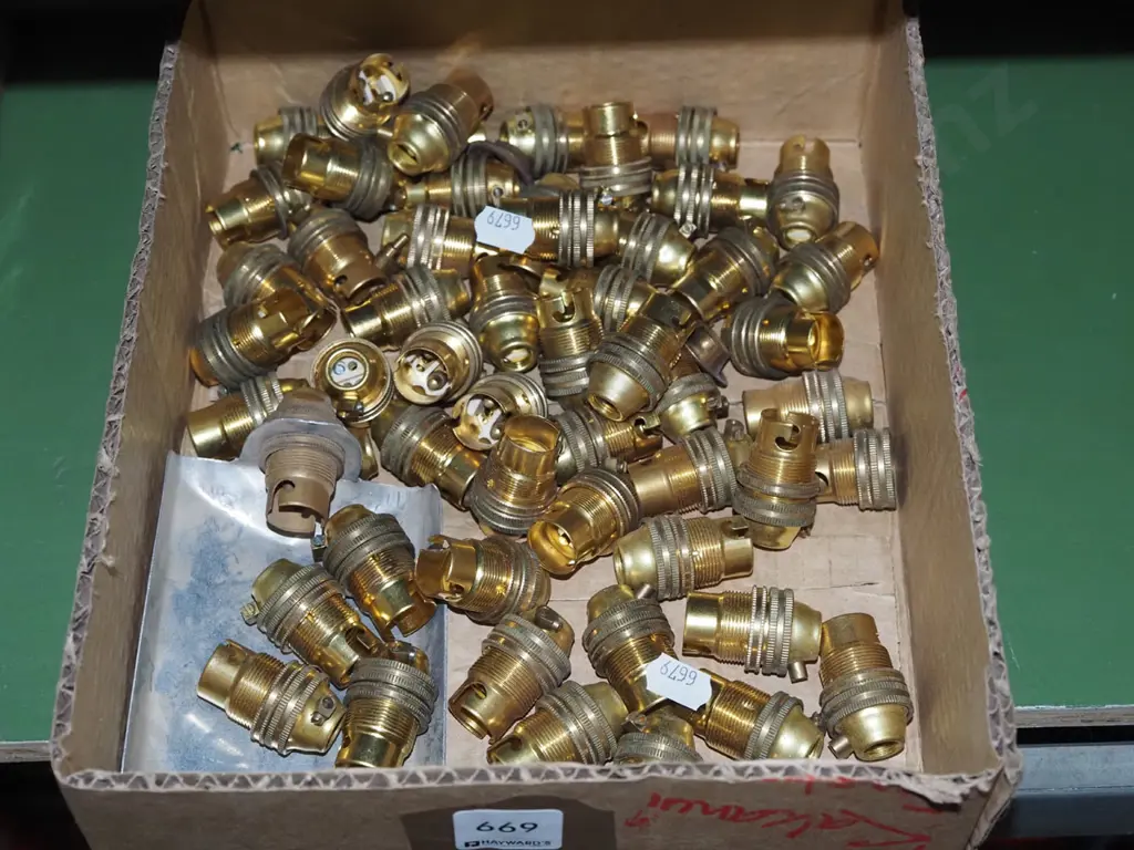 box of lamp bayonets Image 1++