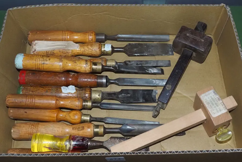 box; woodworker's marker gauges, chisels Image 1++