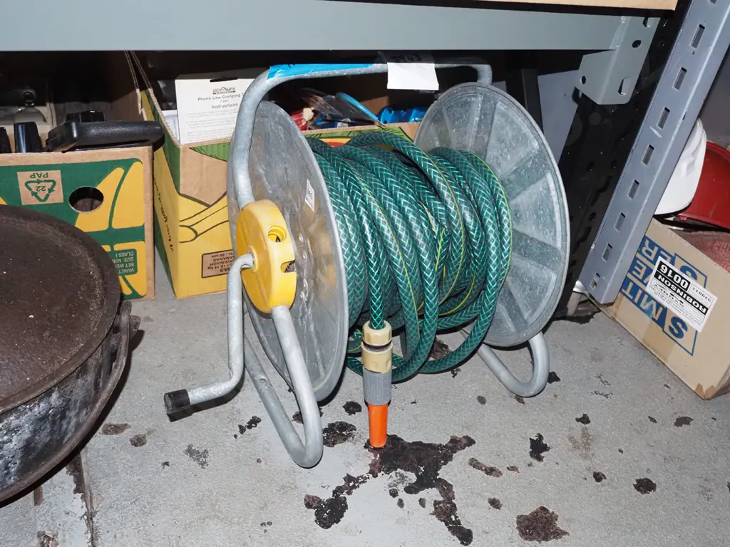 garden hose and reel Image 1++