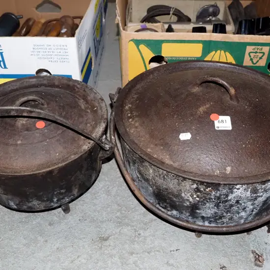 2x cast iron footed Dutch ovens - red dots