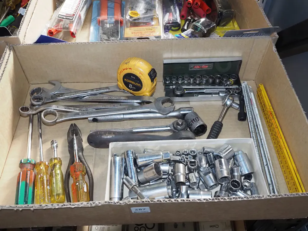 box; ratchets, sockets, builder's rules etc Image 1++