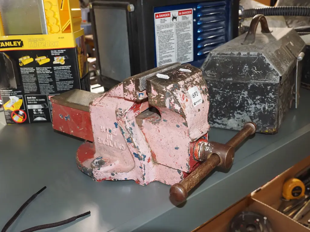 100mm engineer's vice Image 1++