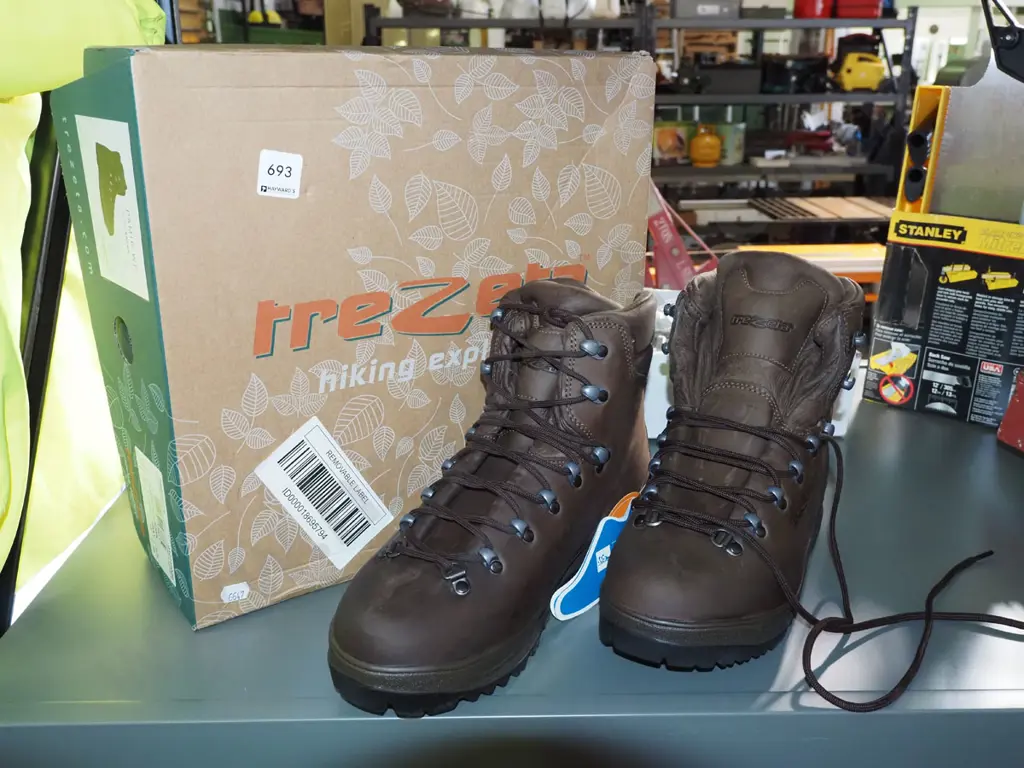 pair of as new Trezeta size 9 UK tramping boots Image 1++