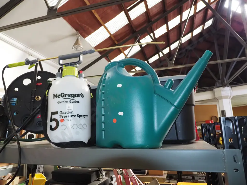 5L garden sprayer, plastic watering can - red dots Image 1++