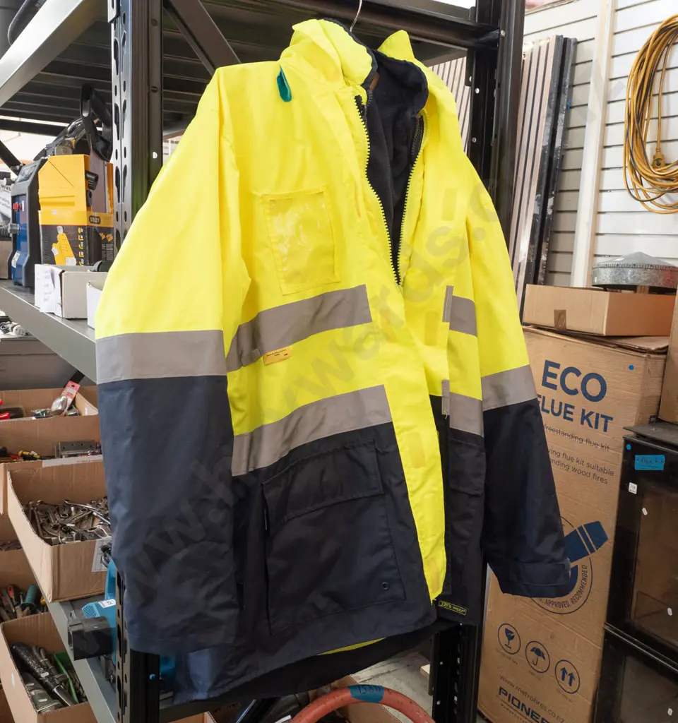 size M hi-vis jacket Image 1++
