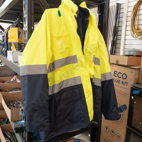 size M hi-vis jacket