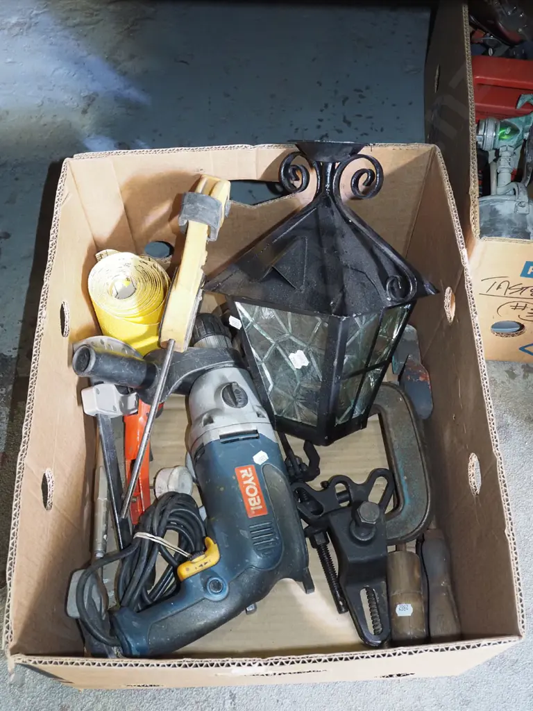 box; drill, G clamps, light fitting etc Image 1++